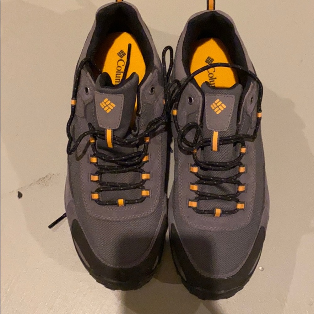 Men's 10.5 Columbia hiking sneakers never worn!